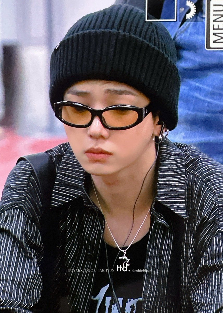 jh_thethirddoor's tweet photo. 250718
🕶️🐶
#BOYNEXTDOOR #보이넥스트도어 #명재현 #재현 #JAEHYUN https://t.co/NgAJ7gi1gl