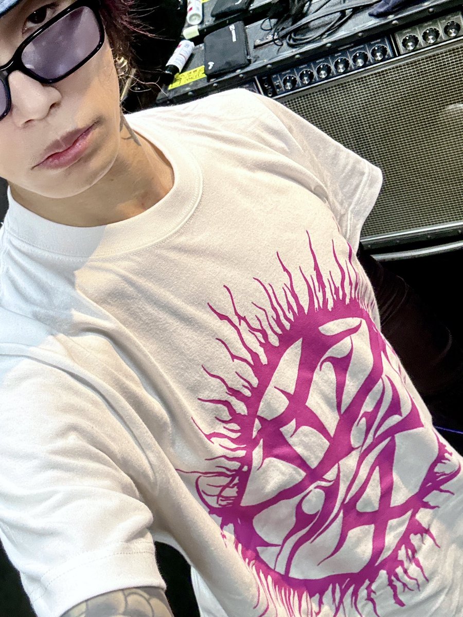 YuI_VaguProject's tweet image. おはようございますこんにちは
昨日から出している白いシャツのスナップです
女性の方にはアレだと思うので透け難いと思い厚手の生地のあれにしています
担々麺やカレーライスが天敵なので気を付けましょう
本当に気を付けましょう
絶対に気を付けましょう
ぜっっったいに、です