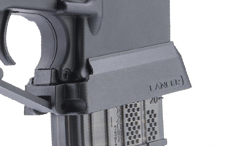 EMGJAPANKA's tweet image. LANCER SYSTEMS L15シリーズに標準装備されていたEMG×LANCER正式ライセンスのマグウェル。
AR-15系に取り付ける事により、素早いマグチェンジが可能となります。お買い求め、取り寄せのご相談はお近くのエアガンショップ様へ。