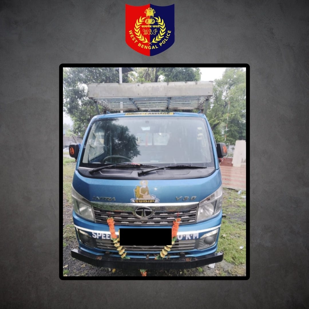 WBPolice's tweet image. ৬ চোরাই গাড়ি উদ্ধার ঝাড়খণ্ড থেকে, গ্রেফতার ২
গত কয়েকদিন ধরে বেশ কিছু গাড়ি চুরির অভিযোগ আসছিল। ব্যারাকপুর এবং বিধাননগর অঞ্চল থেকে। গোপন সূত্রে খবর পেয়ে ঘোলা থানা অভিযান চালায় এবং একজন ব্যক্তিকে গ্রেপ্তার করে। তাকে জিজ্ঞাসাবাদ করে হদিস মেলে পুরো চক্রের। ব্যারাকপুর এবং…