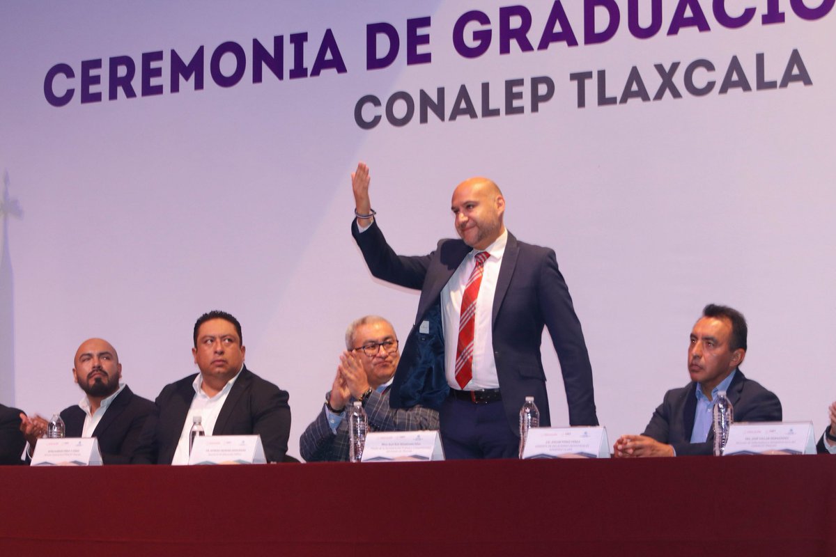 STyC_Tlaxcala's tweet photo. 🎓 Nuestro titular, @Noe_Altamirano_, asistió como invitado especial a la emotiva Ceremonia de Graduación del Plantel Amaxac del CONALEP Tlaxcala, generación 2022–2025, donde 345 estudiantes concluyeron su formación en carreras técnicas de alta demanda laboral.
#Graduación https://t.co/ldyxpbJztd