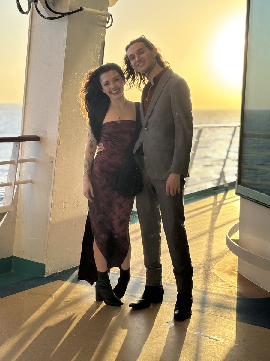 mostlykayla's tweet image. Lookin seaSICKENING