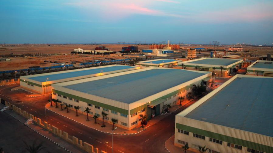 CE_ChinaEconomy's tweet photo. Egypt and #China signed a deal for the expansion of the China-Egypt TEDA Suez Economic and Trade Cooperation Zone, with Chinese developer TEDA set to invest USD 100 million in infrastructure to develop an additional 2.86 sqm at the Suez Canal Economic Zone (#SCZone). https://t.co/ElaZbaqDGk