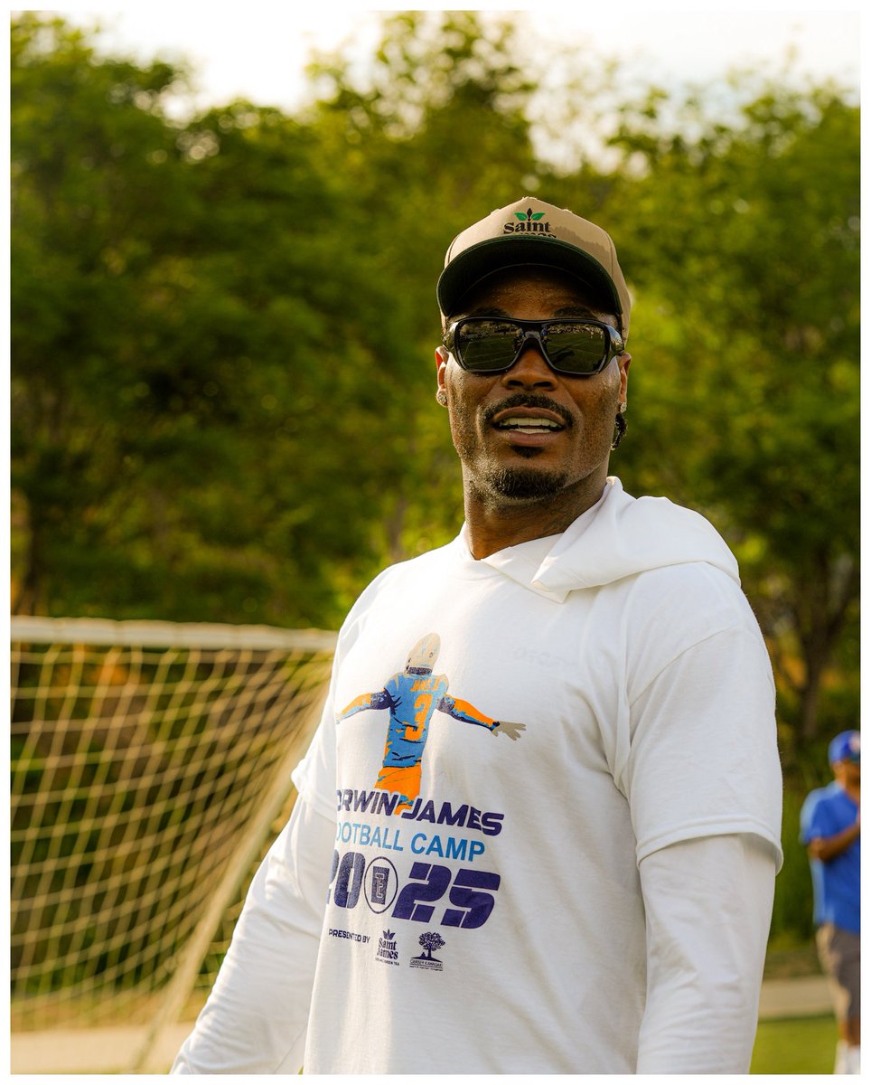 autofocoss's tweet photo. Definitely one of my favorite opportunities up to date, having the opportunity to shoot one of my favorite players growing up. Surreal. #DerwinJamesJr #Chargers #NFL #DerwinJamesYouthCamp https://t.co/LVcQggpJPA