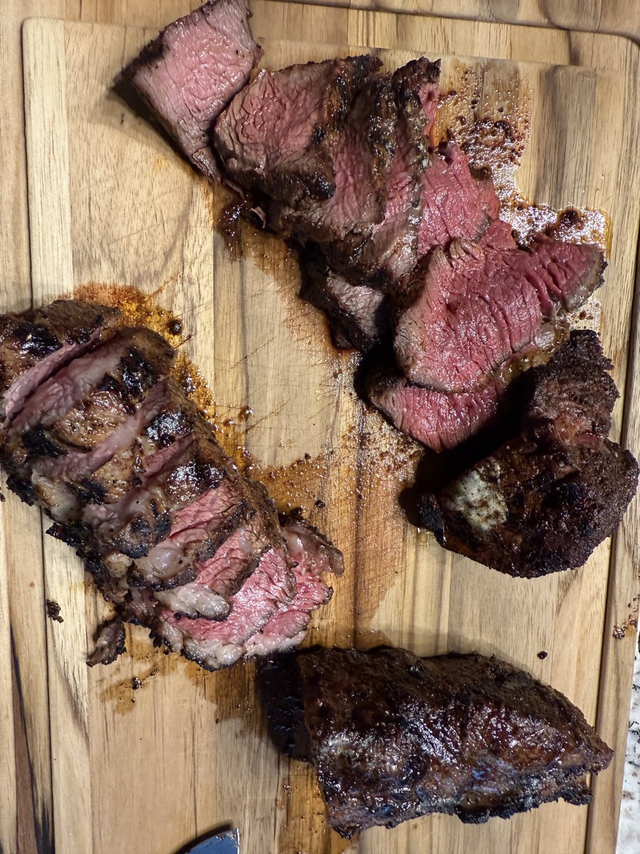 thejefflutz's tweet image. ⚠️ … look away if you can’t handle a proper edge to edge medium rare 👀 🤤