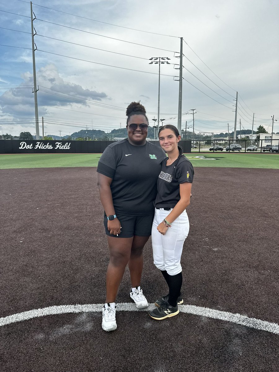 firecrackersmm's tweet image. B🧨G thanks to Coach @AlyHarrell Coach @mzerkleee and the crew at @HerdSB for having our 2028s @MelanieMulterer and @AubreyMulterer in Huntington Tuesday. It was great seeing them on the turf and out there working w FCMM🧨 freshman @14rylanmiller 🧨🥎❤️
@Firecrackersinc