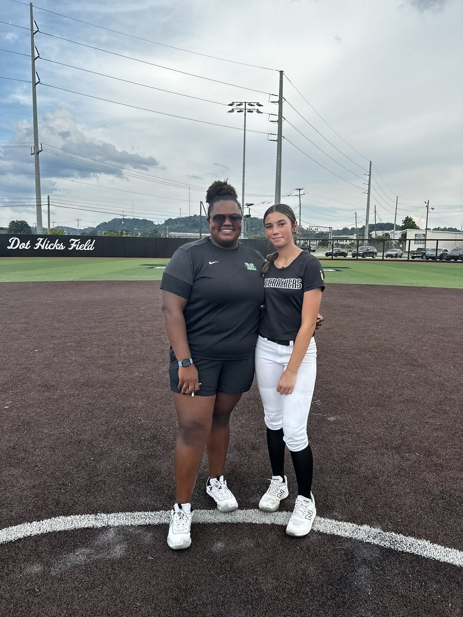 firecrackersmm's tweet image. B🧨G thanks to Coach @AlyHarrell Coach @mzerkleee and the crew at @HerdSB for having our 2028s @MelanieMulterer and @AubreyMulterer in Huntington Tuesday. It was great seeing them on the turf and out there working w FCMM🧨 freshman @14rylanmiller 🧨🥎❤️
@Firecrackersinc