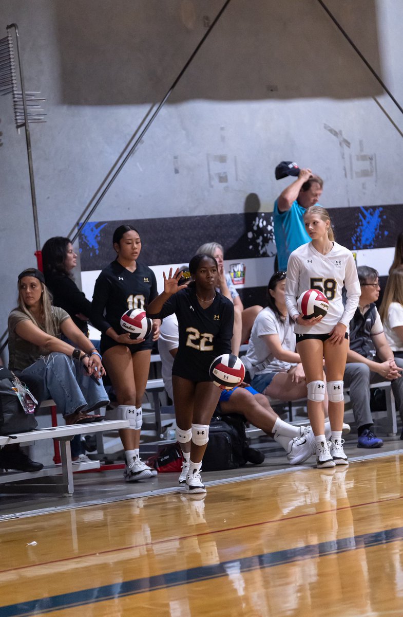 AshleySmithVB's tweet photo. To consistently improve is the goal, and your dreams will take care of themselves. #Hardwork #athlete #nosubstitute https://t.co/fKTpDtufr7