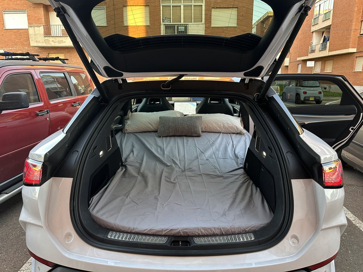 ChemaDorado's tweet photo. He unido dos pasiones: viajar 🌍 y la movilidad eléctrica ⚡️

Mi BYD Sealion 7 ya es un mini camper 🛏️
Cama, carga y libertad: dormir donde quiero, moverme sin prisa y sin emisiones 🔋

Hasta el infinito… y más allá 🚀
#EVLife #BYDSealion7 #CamperLife #SlowTravel https://t.co/WbOHP2dWxW