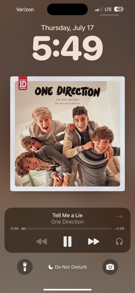 nctrry's tweet image. listening to a banger