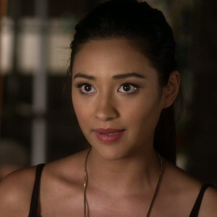 PLLnoBR's tweet image. TOP LIARS DO UNIVERSO DE PLL 🤫
08 • Emily Fields | #PrettyLittleLiars