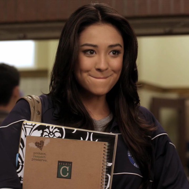 PLLnoBR's tweet image. TOP LIARS DO UNIVERSO DE PLL 🤫
08 • Emily Fields | #PrettyLittleLiars