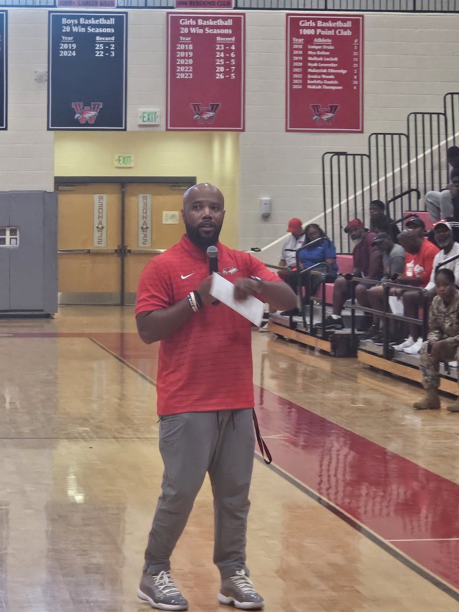 mrskjeter's tweet image. Currently underway... @WestwoodFB Parent University! High expectations and clear procedures & polices will pay dividends.
"Are you READY for some football?" 🏈🏈. We are excited to support our student athletes! #Excellence #Elite #Empowered #Hunt @RichlandTwo @Coach_Burris