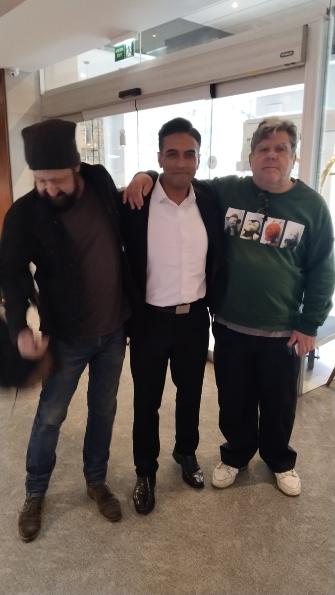 mexicaztlan's tweet image. @eltalcha @ruleiro mira no más qué chulada. Por acá con unos ídolos de mi adolescencia, un abrazo a ambos #ClubPoderoso 🤜🏽🤛🏽