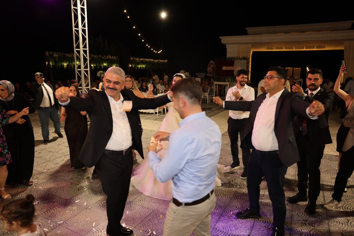 Yol ve dava arkadaşımız, önceki dönem Karataş Belediye Başkanı <a href="/neciptopuz01/">Necip Topuz</a> ile Hatice hanımefendinin düğün törenine katılıp nikah akdini gerçekleştirdik. Rabbim mutluluklarını ömür boyu daim eylesin🙏