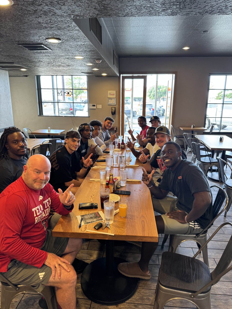 GentryHicks's tweet photo. Fueling the team one local breakfast at a time. 🥞 Huge thank you to the local Lubbock restaurants that welcomed our players each week this summer. Grateful for good food and even better company! https://t.co/1IxA6RJ8Hq