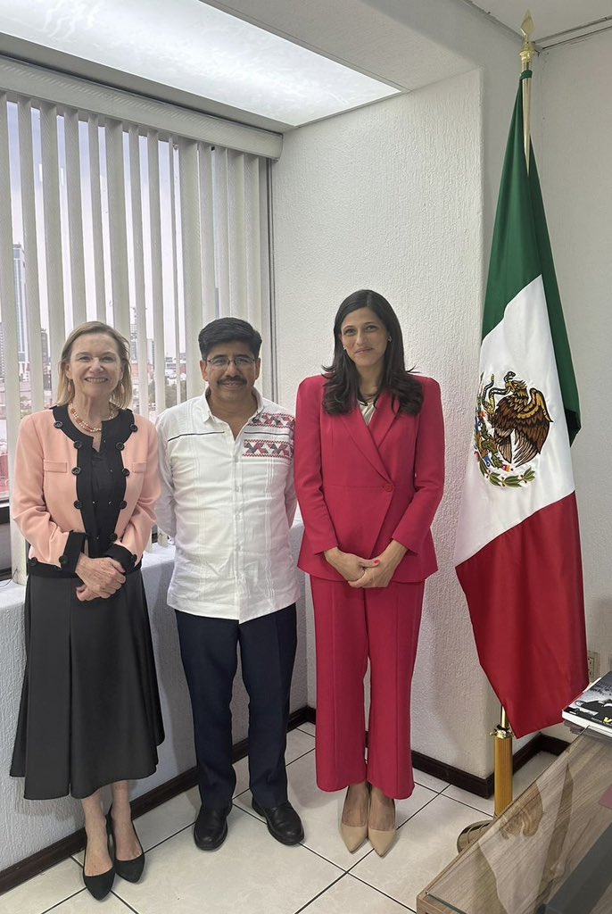 DBorione's tweet photo. Encantada de reunirme con @HugoAguilarOrtiz, presidente electo de la Suprema Corte de Justicia de 🇲🇽 y con  la deputada  @CaroitEleonore. Tuvimos  un diálogo prometedor sobre DD.HH, medio ambiente, igualdad de género, tantos ejes que esperamos transformar en futura cooperacion. https://t.co/BNezzTYOxa
