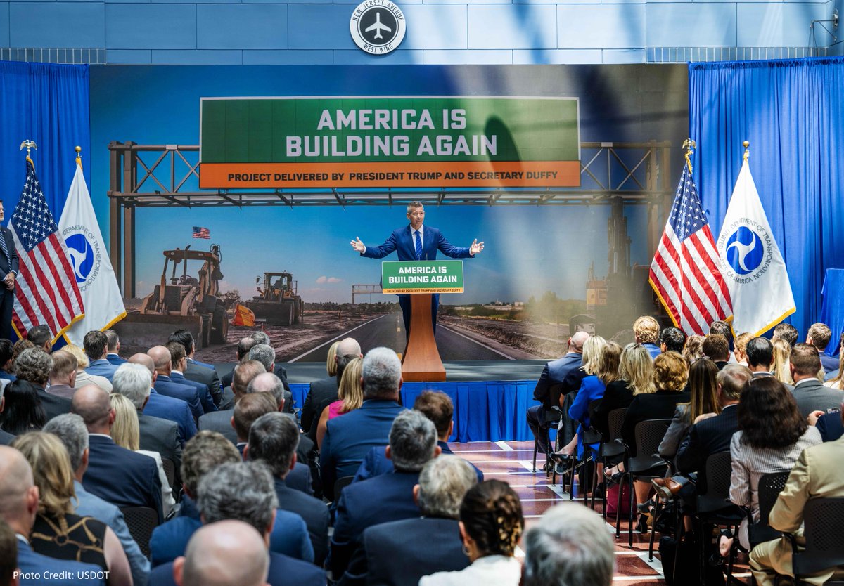USDOTFHWA's tweet image. .@USDOT @SecDuffy started a conversation with America and announced a new day to modernize America’s infrastructure, streamline processes, and promote economic growth. This nationwide effort will help create new landmark legislation to shape U.S. transportation for decades to…