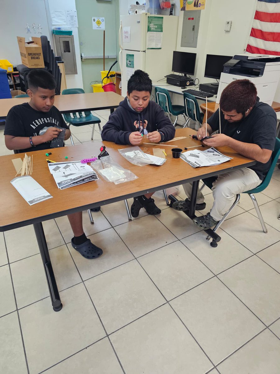 mdcpsmigrant's tweet image. Our students at Everglades Center actively engage in hands-on science exploration and project development.

#YourBestChoiceMDCPS
#Summer305 #SYIP2025
@SuptDotres
@MDCPSTitleI
@MDCPS