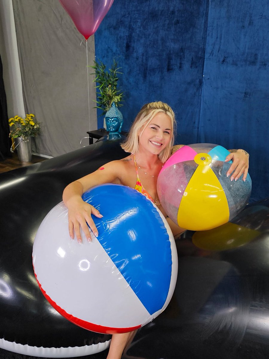 Inflatable Landing tweet media