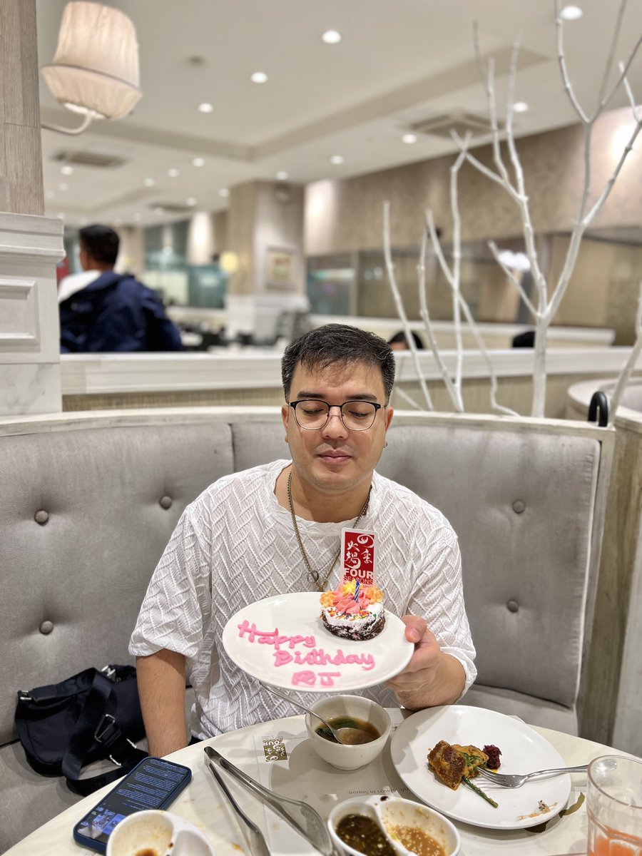 rjaydatingaling's tweet photo. Lord, maraming salamat po sa panibagong dagdag edad, hello 21 na po tayo! Salamat sa mga nakaalala ng pagbati! Hiling ko lang palagi na maging healthy ang aking family! Yun lang po! π©΅π©΅π©΅
#SalamatSaDios https://t.co/AQKN8DARAS