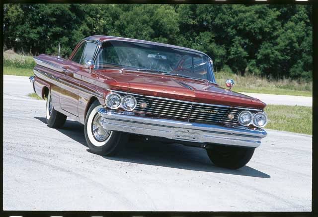 #TGIF 

‘60 Bonneville 😎☕️