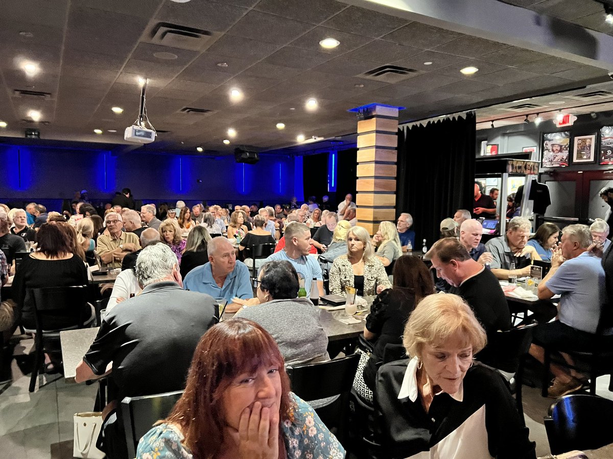 DebLVP's tweet image. No Chadley pre-show sighting. Don’t know if he’s wearing the legendary comedy pants tonight. Great turnout tonight for Jim Florentine.