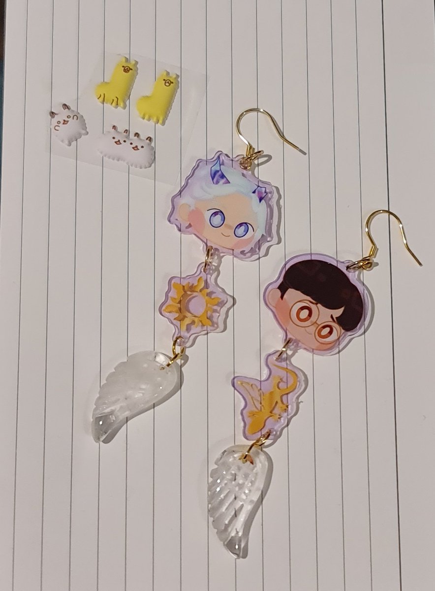 Mezzy_abducted's tweet image. I got some very snazzy earrings from @Lamest_Child :D 
THEY LOOK SO SILLY AAAA I FUCKING LOVE ANGELSTONE YIPPPEEE
.
[partial face reveal damn,,, anything for angelstone man]
