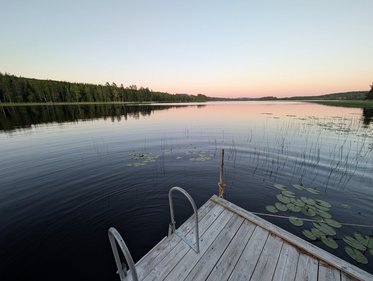 Gårdagens eftermiddags-, kvälls- och seminattbad, samt dagens morgonbad:
Stor-Grundsjön

Antal badare:
En 50% av gångerna, två 50% av de andra gångerna

Temp:
Starka 25 grader

Inget finurligt att tillägga, bara kanonbad rakt igenom

#JonkansBadblogg