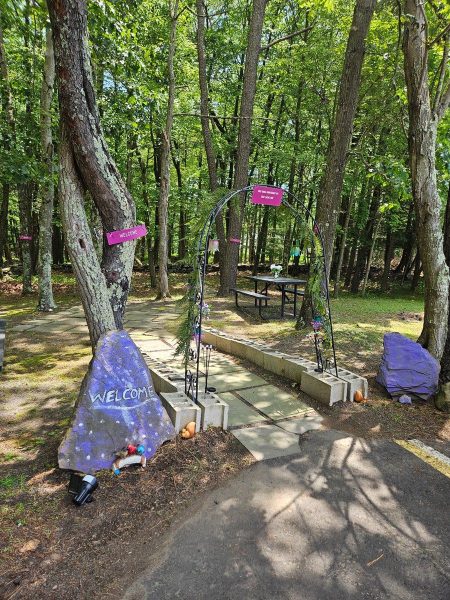 CorrectionsPA's tweet image. For the fifth straight year, members of SEIU Local 668 at SCI Dallas held a service project to beautify one of the rest areas at the facility to benefit the entire Dallas team.
This picnic area is located in the wooded area behind the administration building. Volunteers cleared…