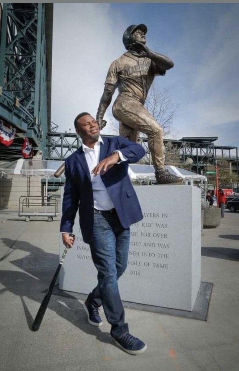 Ken Griffey Jr. and his statue