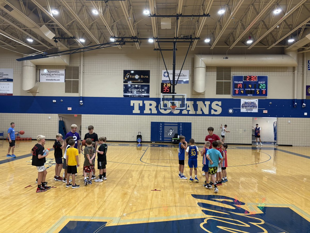 A great three days at 𝘾𝙤𝙖𝙘𝙝 𝙏𝙧𝙚𝙮 𝙊'𝙉𝙚𝙞𝙡 𝘽𝙖𝙨𝙠𝙚𝙩𝙗𝙖𝙡𝙡 𝘾𝙖𝙢𝙥! We had 40 campers in the gym with us throughout the week. A big thank you to Coach Woods and to some of our players for all the help.

#AndoverHoops 🏀👏