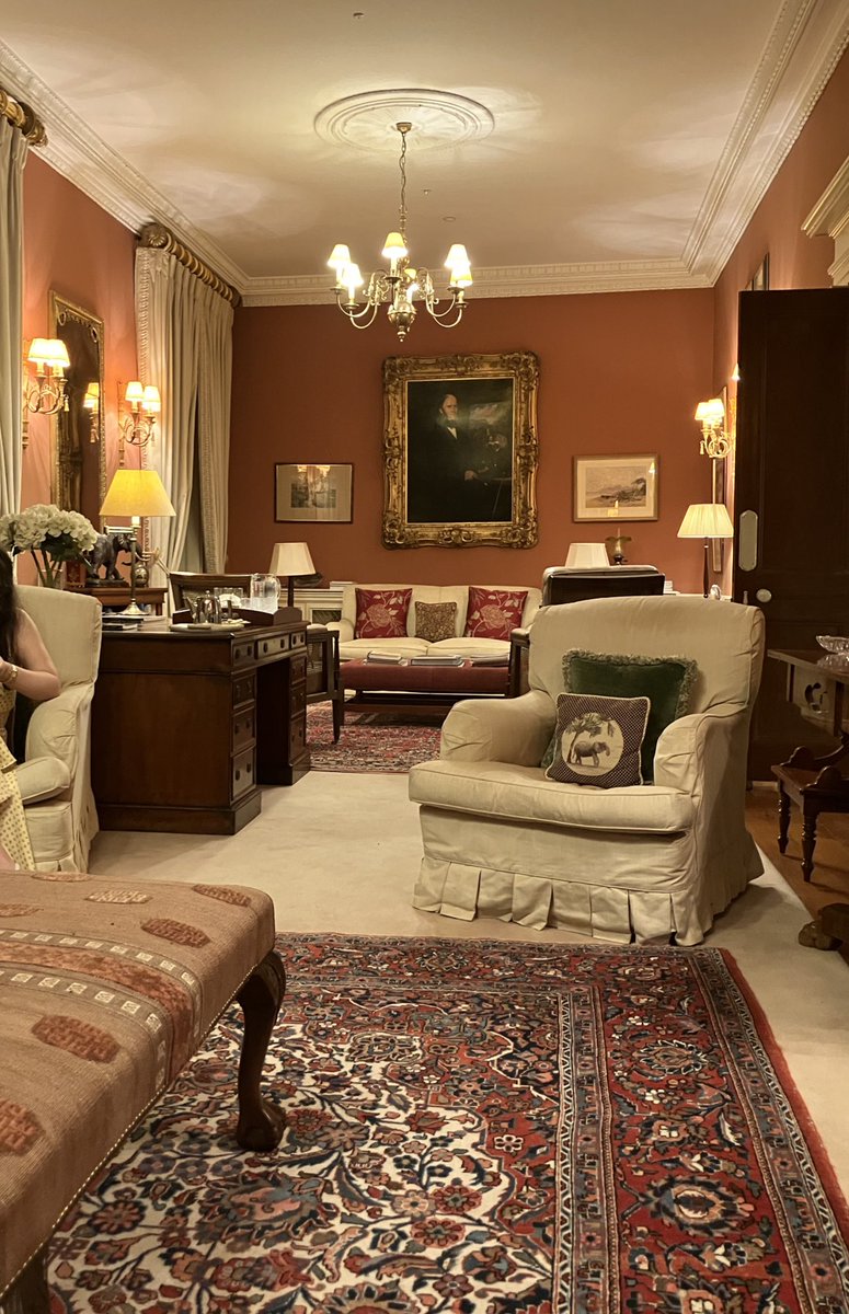 aIIegoricaI's tweet image. Resting my weary little head in a bedroom here tonight