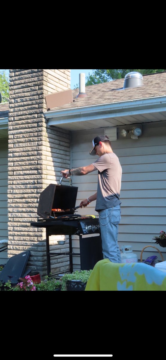 Roetheshow99's tweet photo. Cookin’ for one. ☝️ https://t.co/iR3y2CXtwy