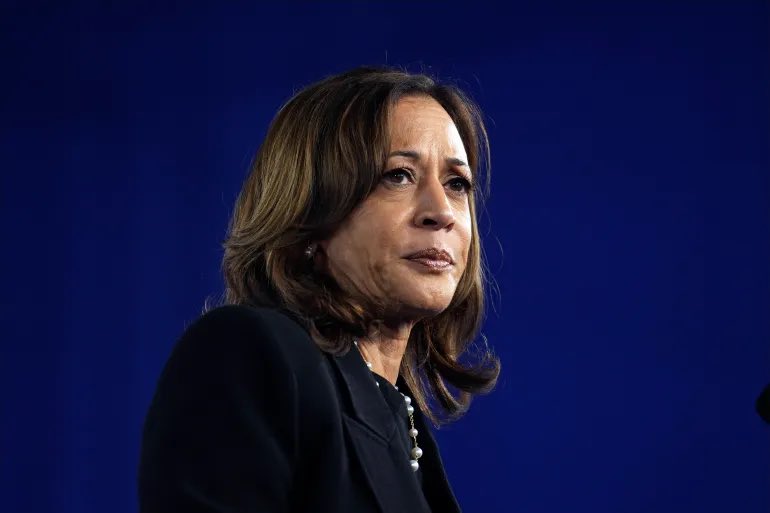 Kamala Harris would've been a much better president than Trump.

Reply with 💙 if you agree