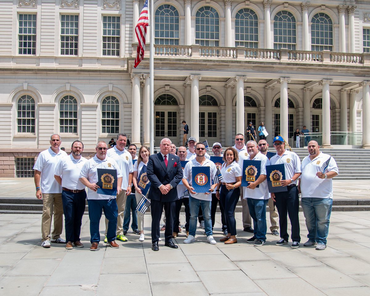 NYCPDDEA's tweet image. DEA Endorses Mayor Eric Adams for Re‑election
Today, the Detectives’ Endowment Association, alongside the 12 other unions that make up the Uniformed Coalition, endorsed Mayor Eric Adams in his run for a second term.
Mayor Adams has been unwavering in his support for law…