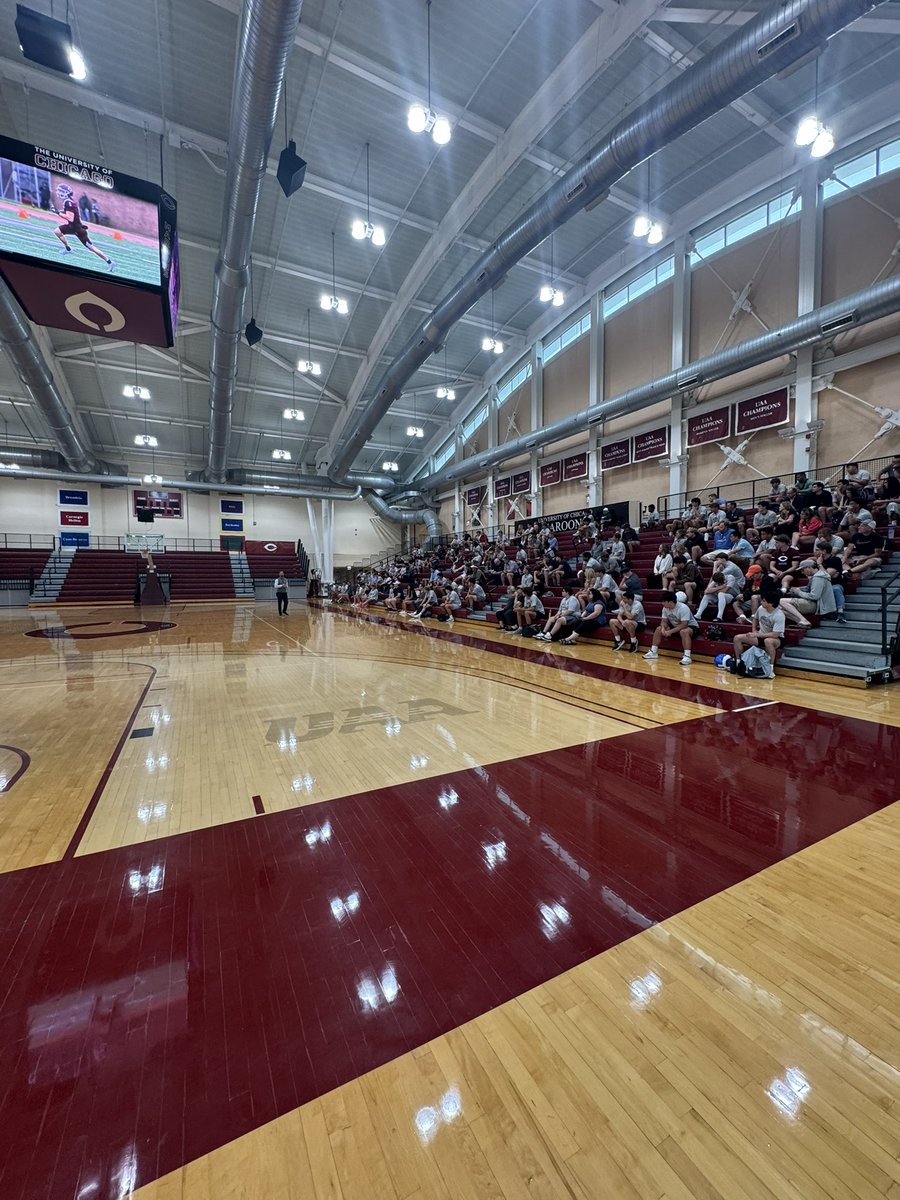 UChicagoFB's tweet image. That’s a wrap! Great prospect camp today. Thank you to the student athletes and parents for spending the day to learn about our institution and program!