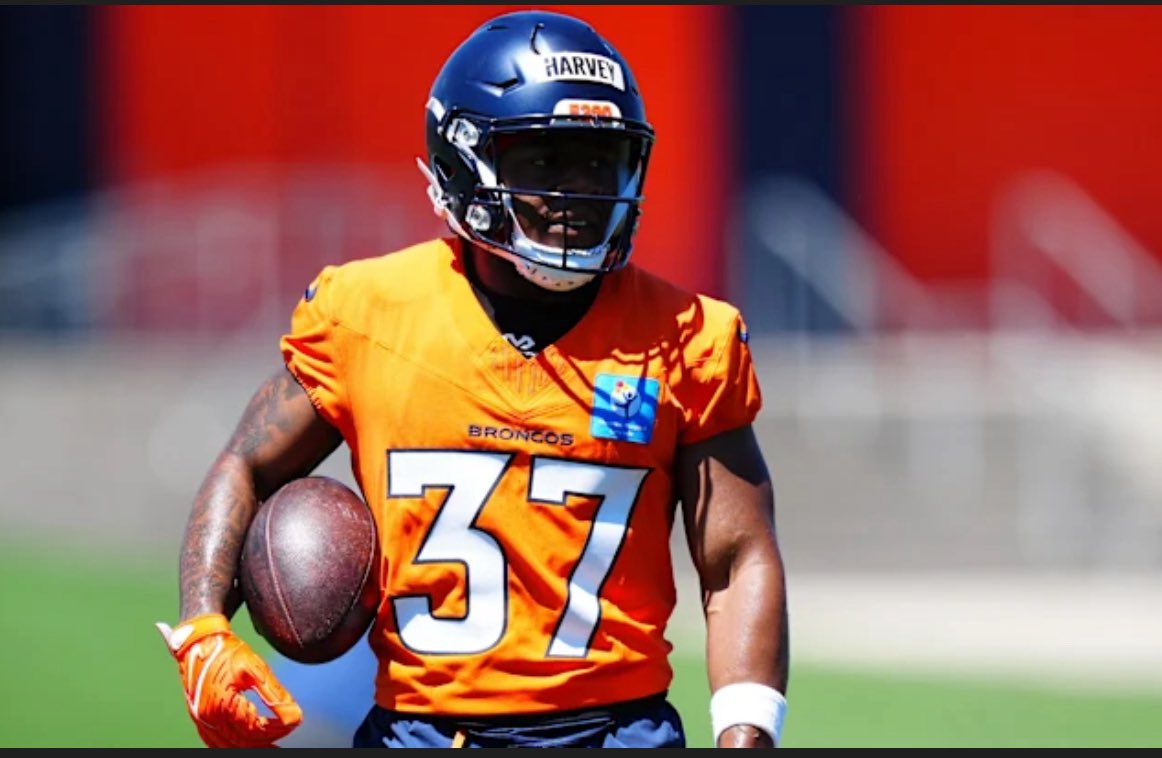 DraftNFL26's tweet image. 5 underrated steals from the 2025 NFL Draft 🧠👇
1.Damien Martinez – RB1 traits, Day 3 value
2.Aeneas Peebles – Interior havoc machine
3.Ozzy Trapilo – Pass-pro anchor in the making
4.RJ Harvey – Undersized, unstoppable
5.Isaac TeSlaa – Big slot with big upside
#NFLDraft…