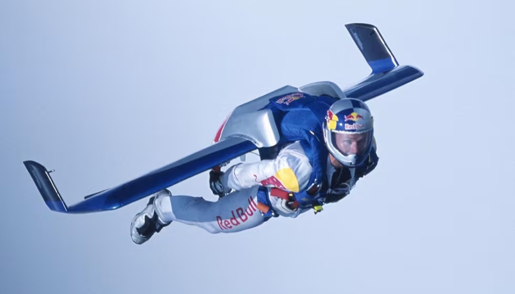 Transponder1200's tweet image. El paracaidista austriaco #FelixBaumgartner, pionero del salto estratosférico, de 56 años, murió este jueves en un accidente de parapente en Porto Sant’Elpidio, Italia. Según reportes, perdió el control de su parapente tras sufrir un malestar y cayó en la piscina de un hotel.