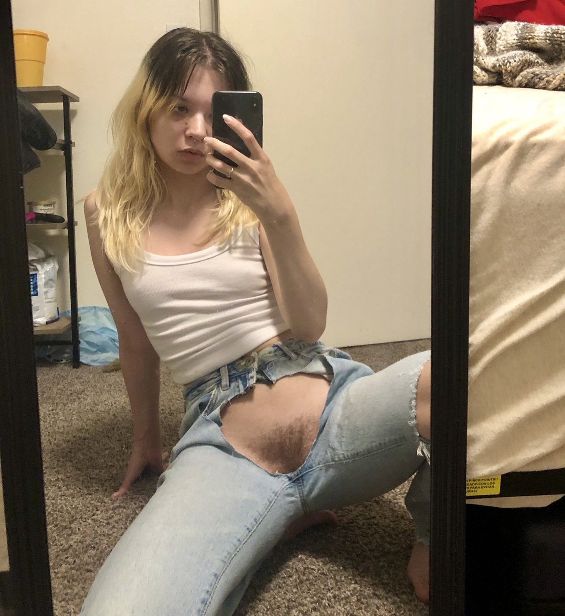 lilgrapefruits's tweet image. im living bush out summer in ways you’ve never dreamt of