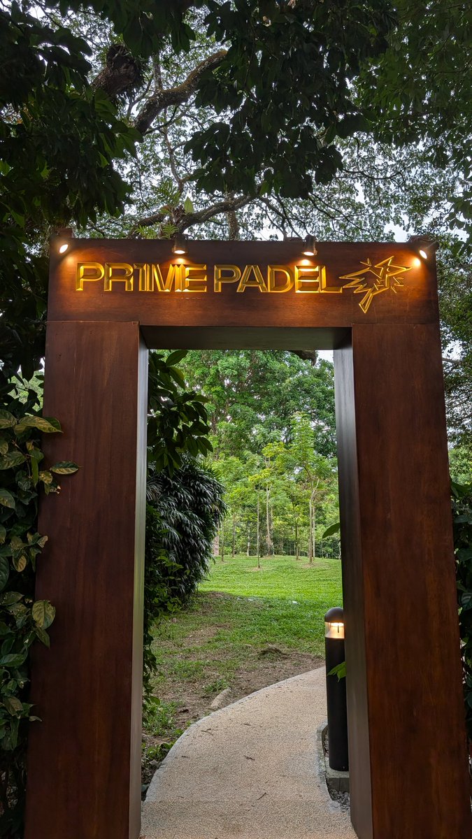 marcomergs's tweet photo. Lovely first evening at the new Prime #Padel courts in Dempsey and what a match!

After losing the first set *badly* and being down 5-1 in the third, we snuck a win via a tie break.

1-6 6-3 7-6

🫸🏻💢🫷🏻 https://t.co/RJPVfABAgR
