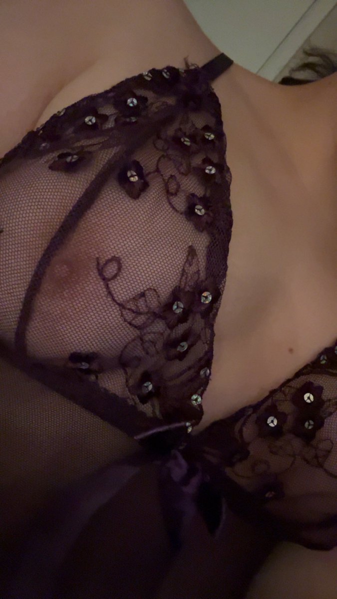 ja4de777's tweet photo. do u like the bra? https://t.co/RDoy8rHxUo