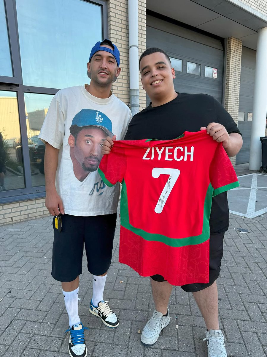 lfarcharhkdlsns's tweet photo. لقاء فاروق مع نجم المنتخب الوطني حكيم زياش 🇲🇦🧙#حكيم_زياش_مطلب_جماهيري_في_كأس_إفريقيا #hakimziyech_peoples_demand_afcon https://t.co/g4lzP8nCtH