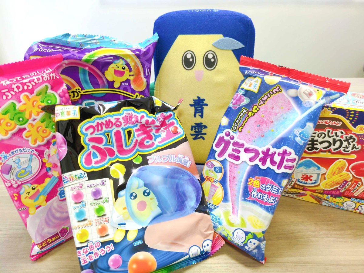 nipponkodo_jp's tweet image. おは香堂です🪁🪁
クラシエフーズ様(@Kracie_foods)より素敵な知育菓子が届きました!
説明書をよーく読んで
混ぜたり、形を作ったりして楽しく作りました🥰
完成したらきれいに並べて…
青雲君も一緒にパシャリ📸
あれ?青雲君の後ろに見えるのは…?
#知育菓子の日