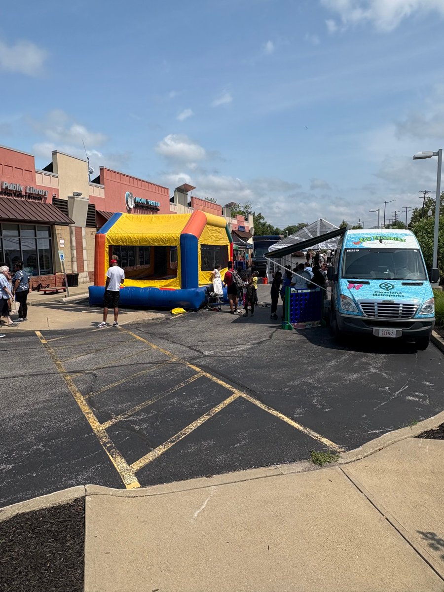 DDReading's tweet image. Thank you, @Cleveland_PL for hosting a fantastic block party today! A special shoutout to all-star Literacy Specialist Myca Carter-Sims for distributing free books! Talk. Sing. Read. Play. Everyday! #CommunityEvents #Literacy