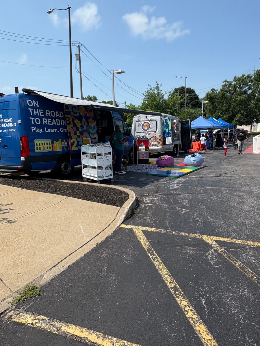 DDReading's tweet image. Thank you, @Cleveland_PL for hosting a fantastic block party today! A special shoutout to all-star Literacy Specialist Myca Carter-Sims for distributing free books! Talk. Sing. Read. Play. Everyday! #CommunityEvents #Literacy