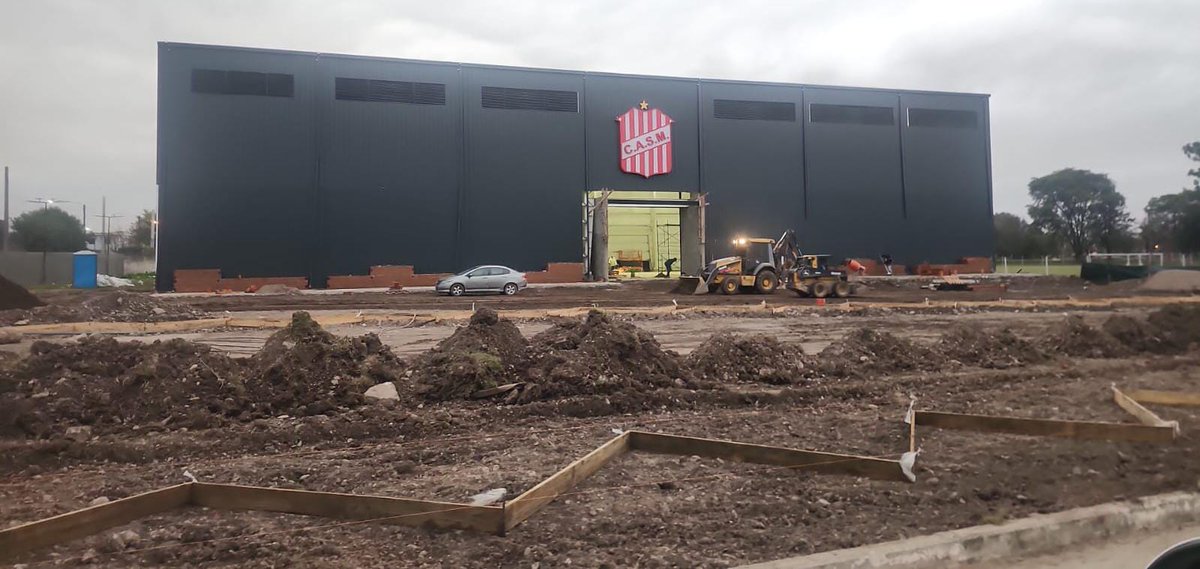 Así está ahora la obra del micro estadio de #SanMartínTuc. Se calcula que para el antes del tercer fin de semana de octubre se finalice, e inaugure, una parte del mismo (iluminaria y piso). El estreno sería con el equipo de básquet