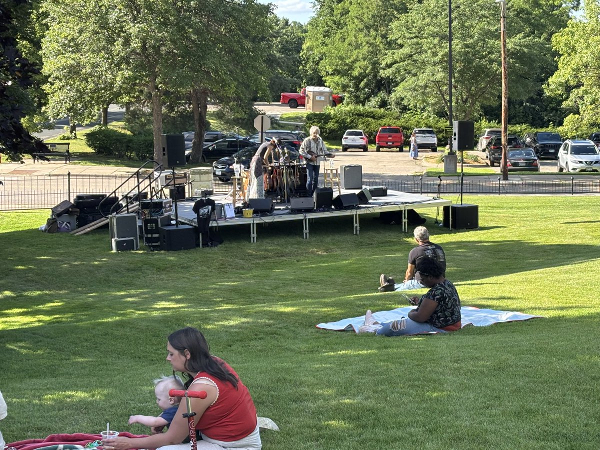 karlabigham's tweet image. Beautiful evening at the Community Ice Cream Social in Stillwater and the Farmers Market in Cottage Grove! 🍦👩🌾 OH and made it to the park with the dogs! 🐶🐶