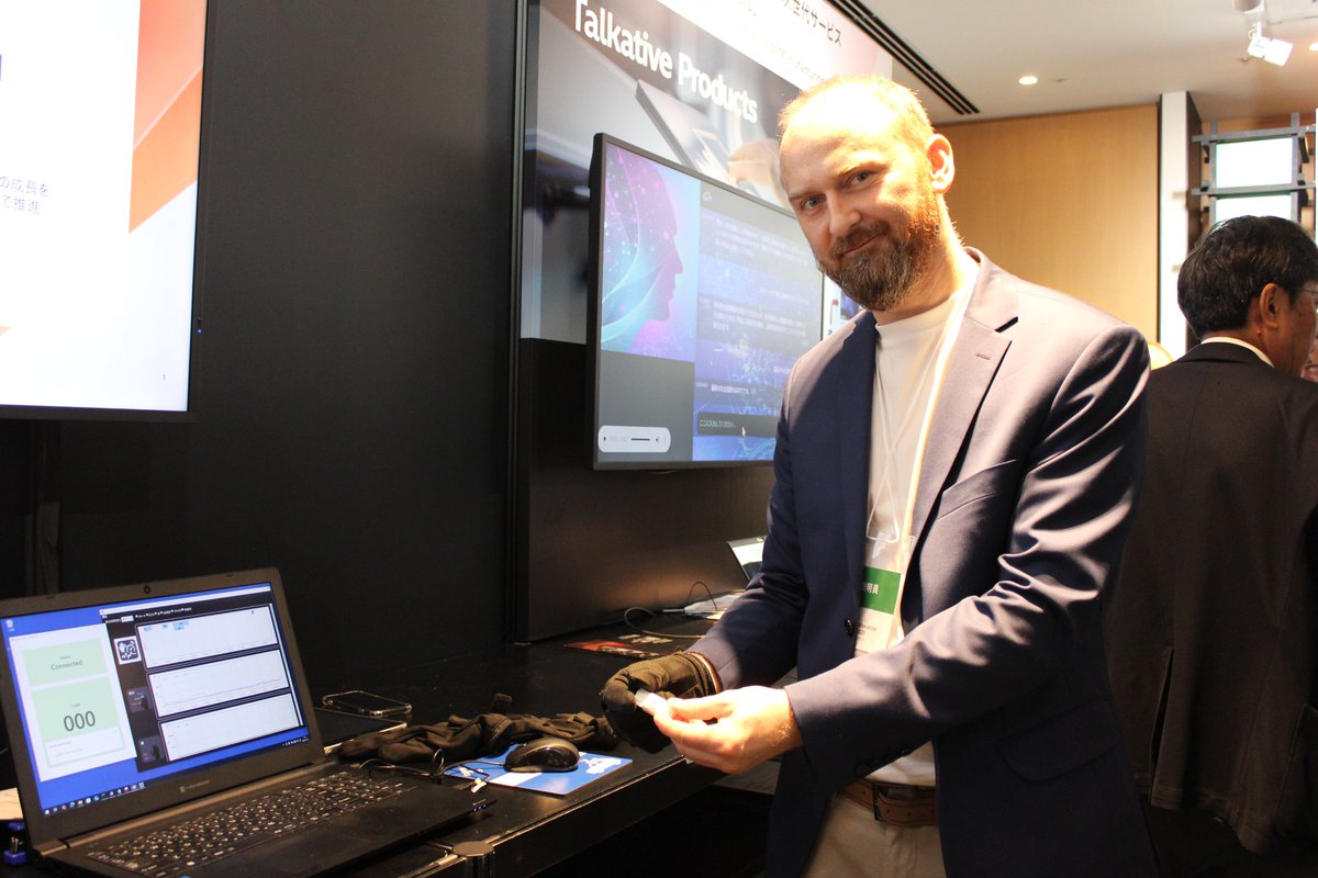 hitachi_it's tweet image. 【Hitachi Social Innovation Forum 展示紹介】
日立グループのデジタル変革を推進するGlobalLogic🍊
日立と共同開発したセンサー付きグローブのデモをはじめ、国内外の日立グループと進める先進的なDXプロジェクトを多数紹介しました!
#HSIF2025 #GlobalLogic