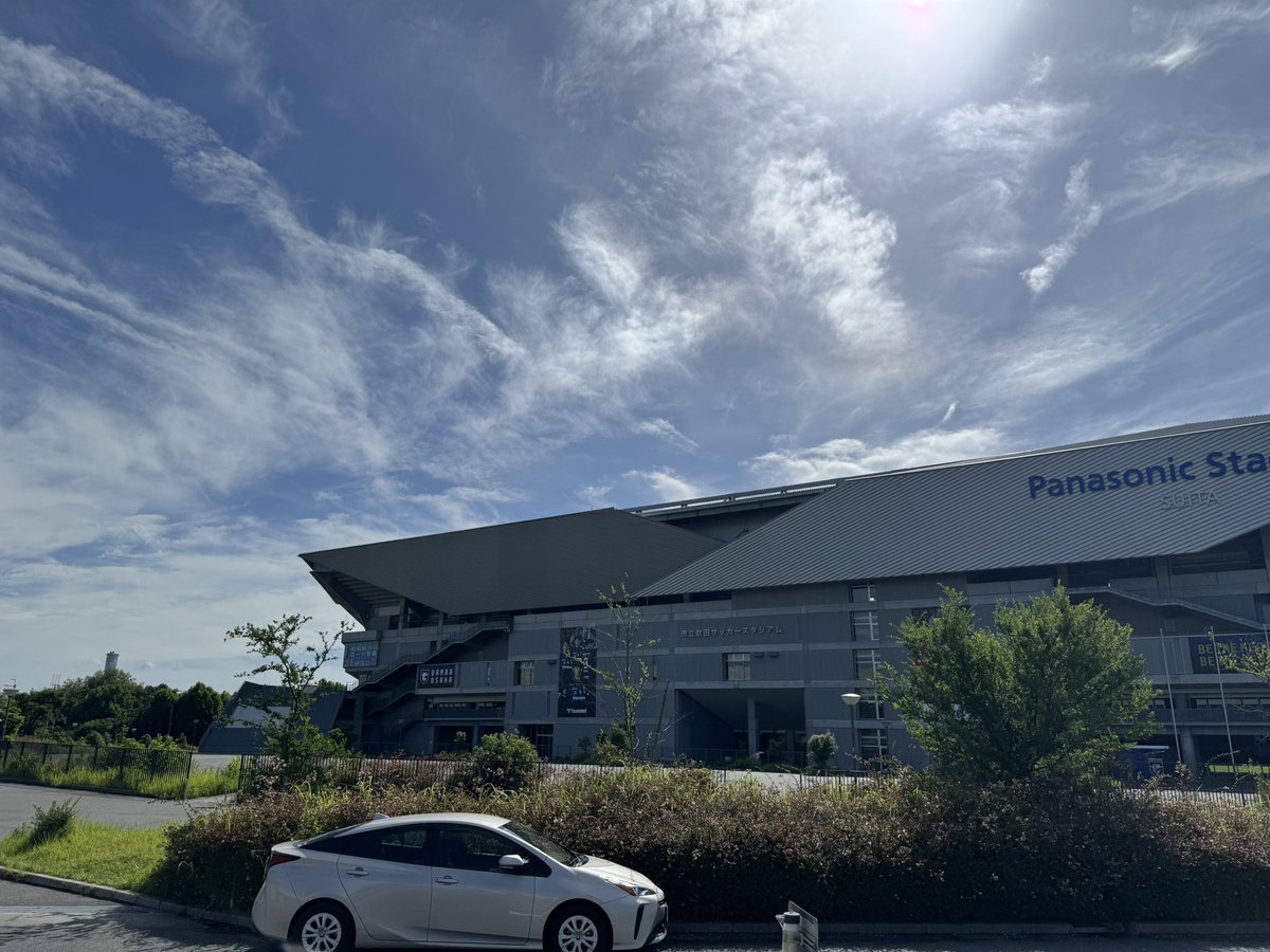 大阪の人はむっちゃ簡単に言う、ピュと降りてシュッと曲がってスーッと行ったら着くからと。
曲がりきれず万博公園周りを２周しました。
#大阪怖い